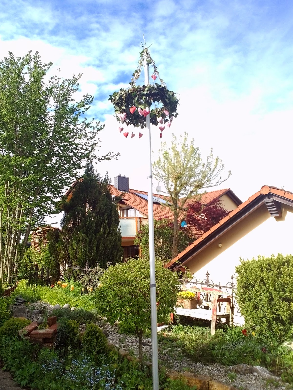 deko und kreatives und diy Maibaum für den Garten