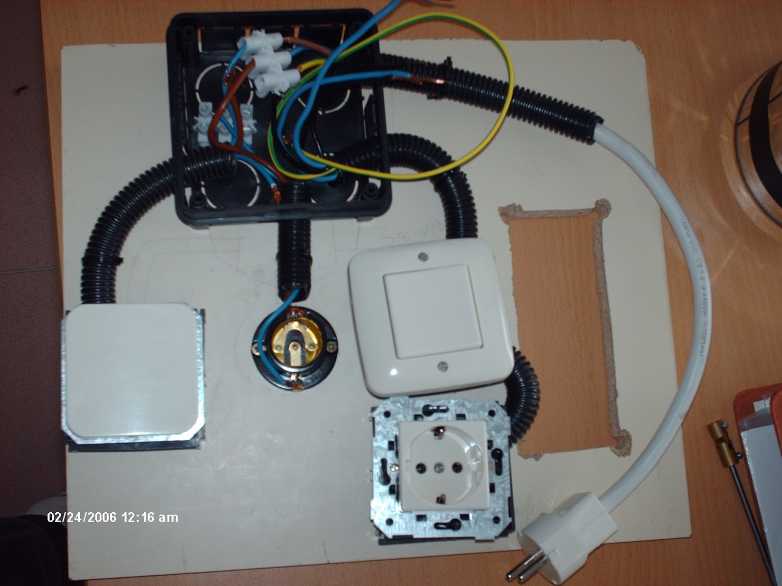 Cuarto Tecnología E.S.O.: Instalaciones eléctricas en las viviendas