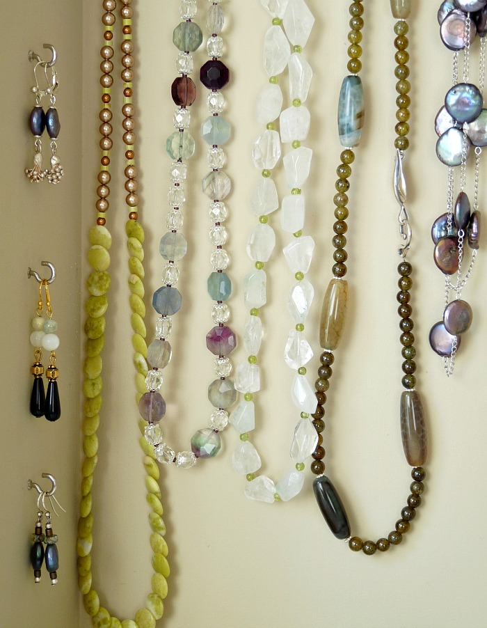 How to Build a Jewellery Display (from Scratch) Dans le Lakehouse