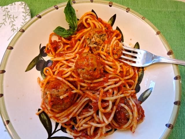 spaghetti with basil-turkey meatballs in fresh tomato sauce
