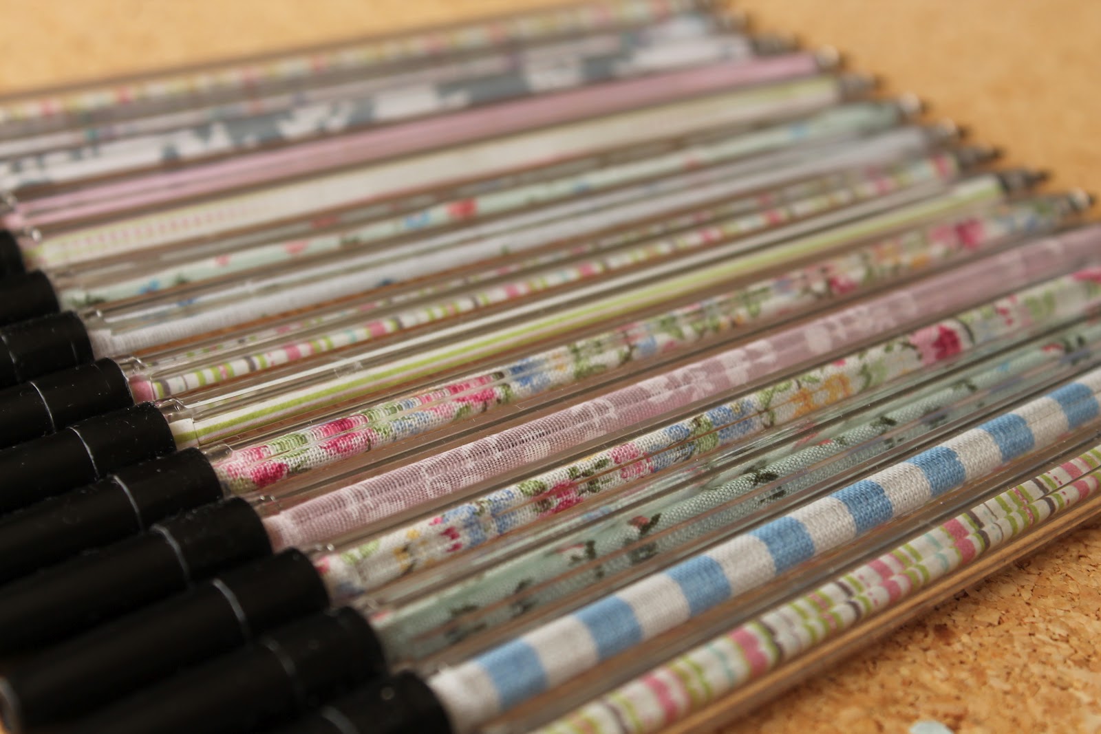 Wrapped Up In Rainbows: DIY - Pretty Pens