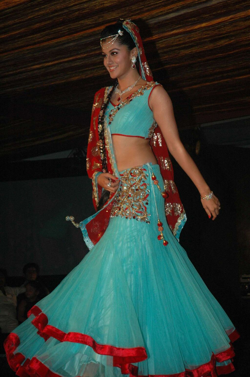 http://2.bp.blogspot.com/-AxoQ7piApT0/T41i5i_4wyI/AAAAAAAAO7k/V4p36aXBGBI/s1600/0005-WWW.BOLLYMASS.BLOGSPOT.COM-Actress%252BTapsee%252BPannu%252BAt%252BCloud%252B9%252BNefertari%252BFashion%252BShow%252BPhoto%252BPosters%252BStills%252BImage%252BWallpaper%252BGallery.jpg