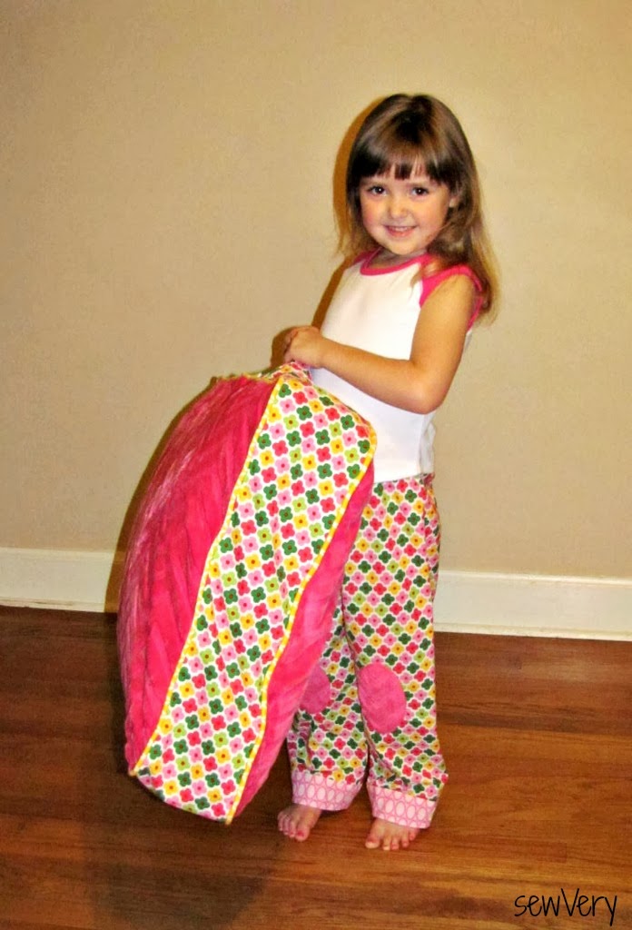 sewVery Cuddle Floor Pillow Tutorial and Matching Blankets