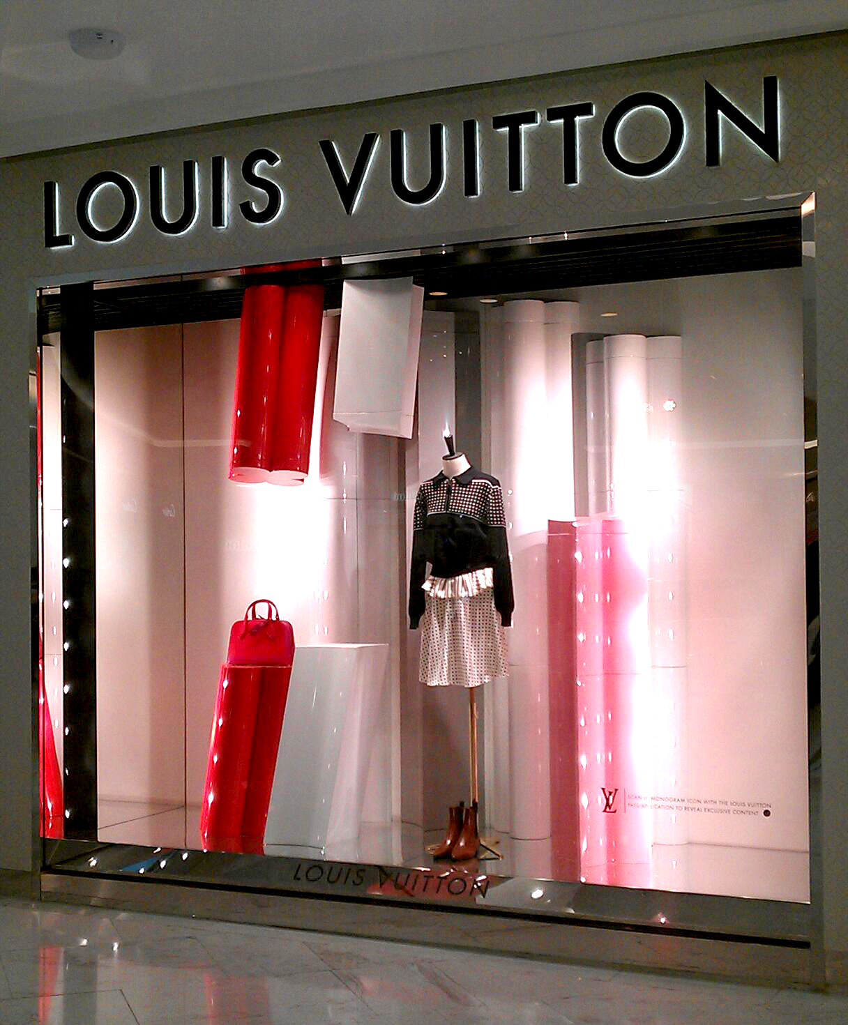 LOUIS VUITTON windows in Bangkok