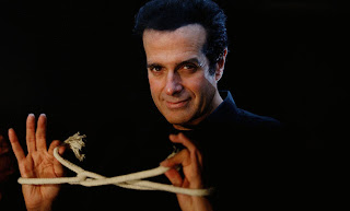 نقره لتكبير أو تصغير الصورة ونقرتين لعرض الصورة في صفحة مستقلة بحجمها الطبيعي