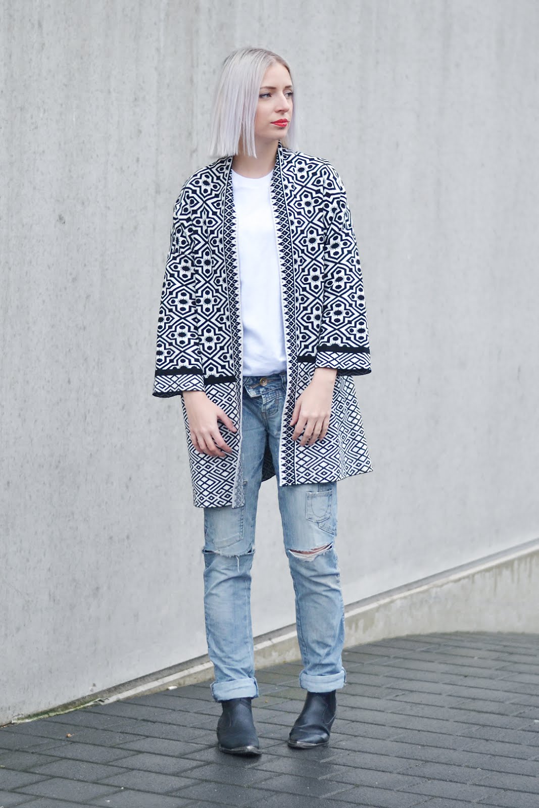 Shein, sheinside, ootd, outfit, black & white cardigan, geometric, casual outfit, winter 2016, trends, streetstyle, zara ripped jeans, h&m pointed boots