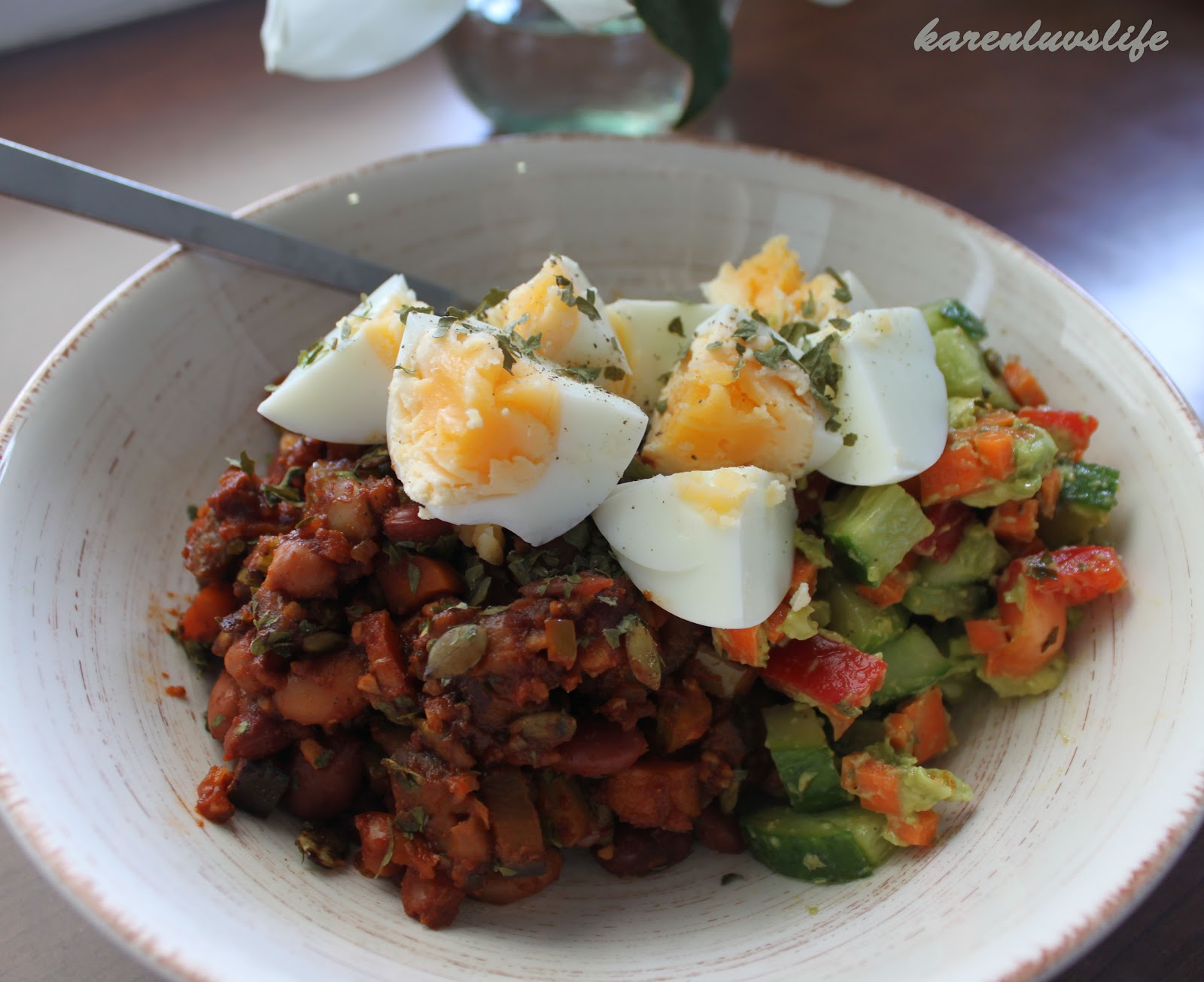 KARENLUVSLIFE Aussie baked beans with cucumber avocado salad and