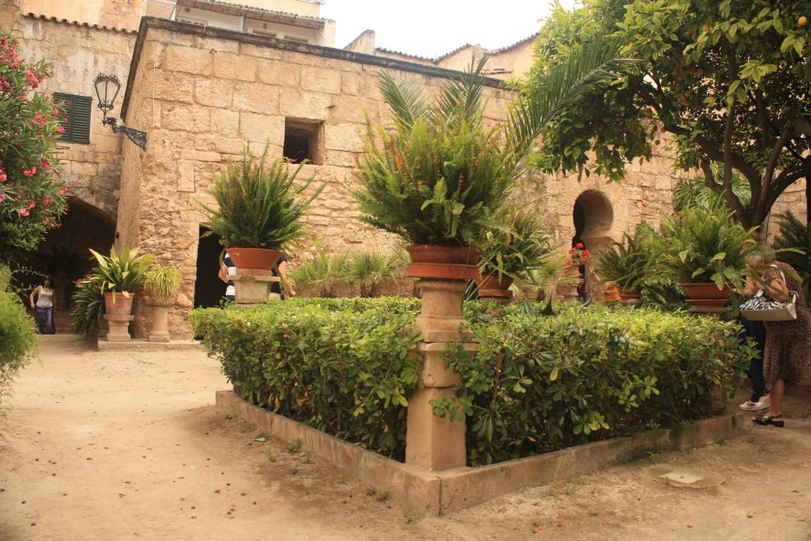 MALLORCA PALMA, SOLLER AND VALLDEMOSSA Beautiful places of Barcelona