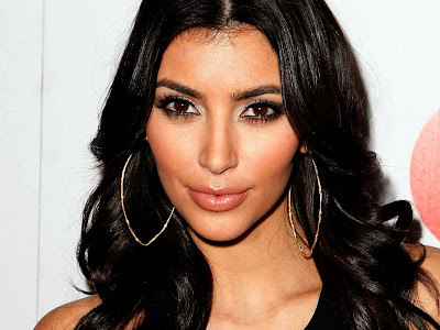 Kim Kardashian Wallpaper HD Nice Figure Nice Eyes Nice Legs