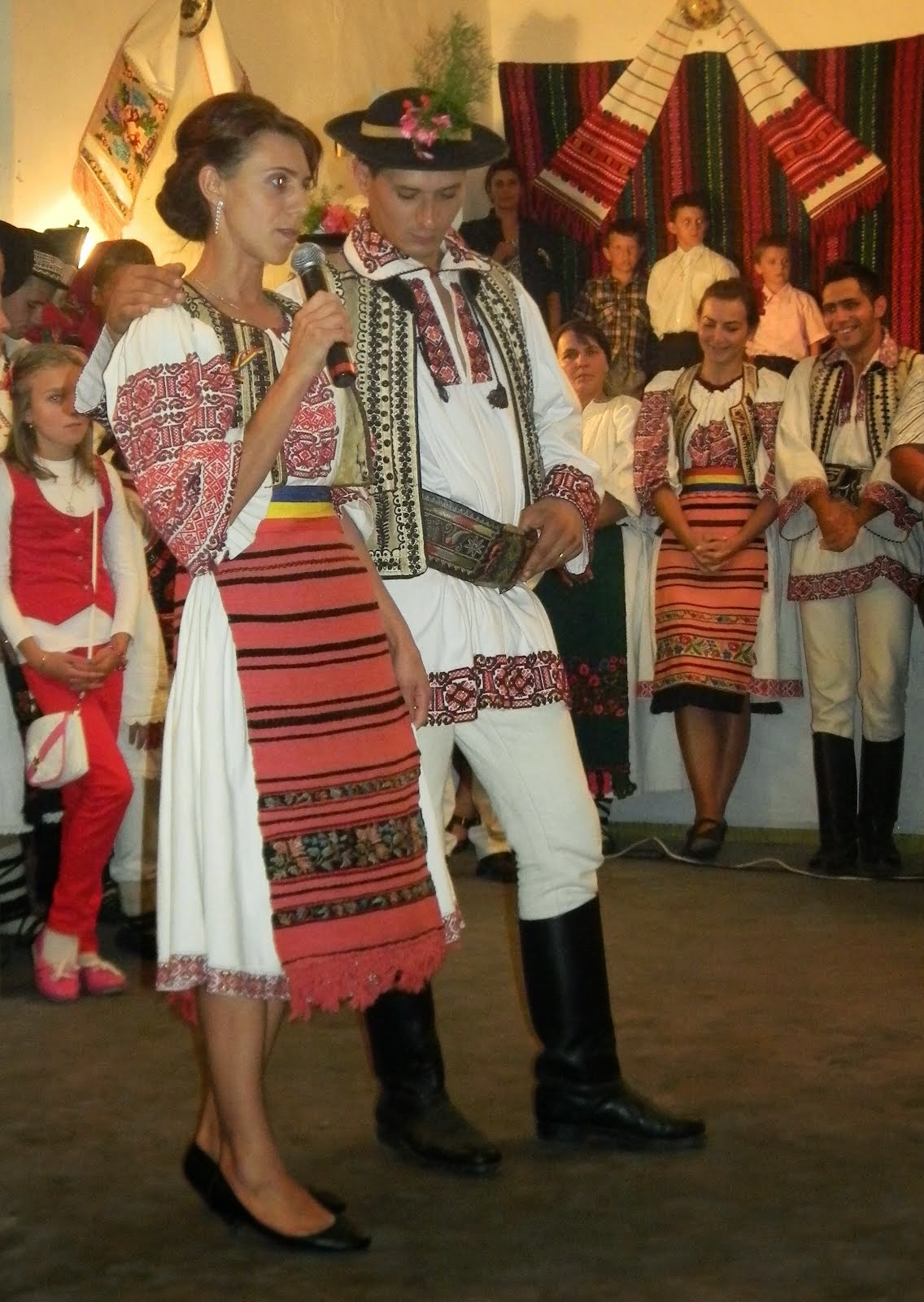 Festivalul ,,Sub dealul săcăturii,, - Agrieş  august 2012