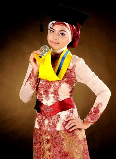 model hijab dan baju kebaya wisuda muslimah terbaru 2017/2018 model hijab dan baju kebaya wisuda muslimah terbaru 2017/2018