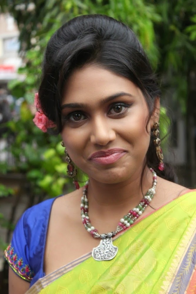 Manisha Yadhav Hot Pictures in Sexy Green Saree - CAP