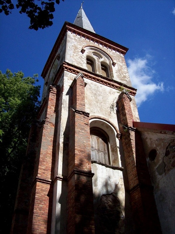 6 - Valles baznīca 2013. gadā - sānskats