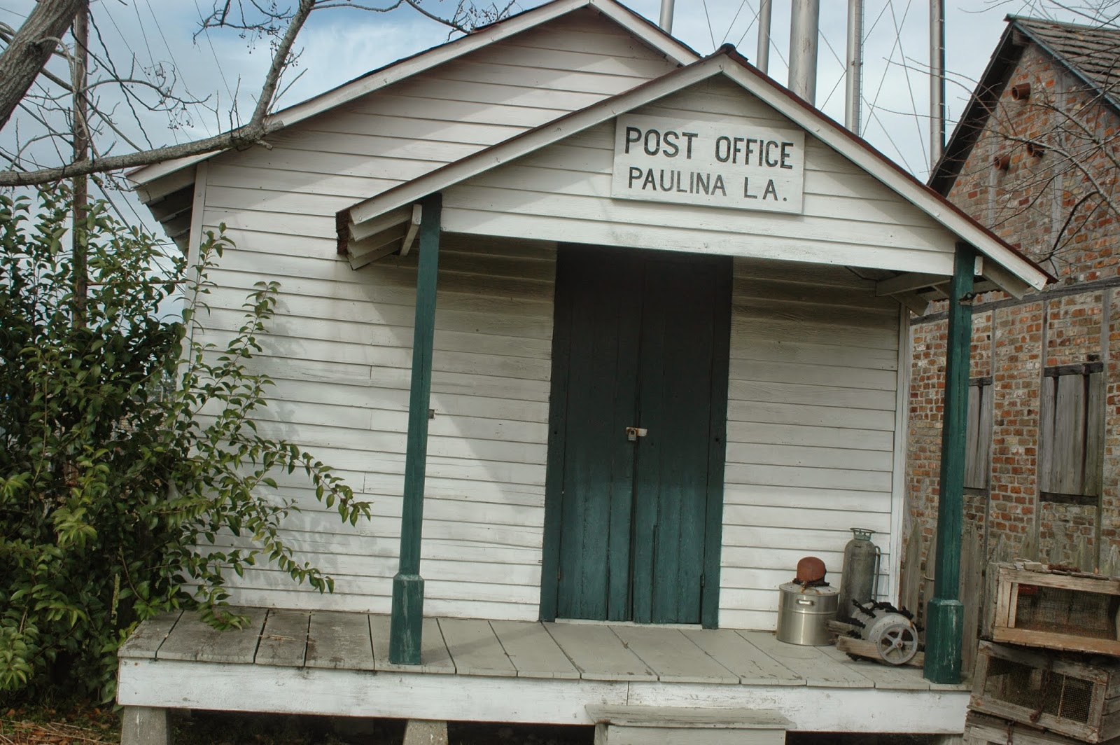 Outside of Paris Historical setting along the River Road
