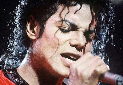 'She's out of my life': MJ canta sua solidão Ppp