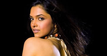 Lehren Hot: Deepika Backless Pics Collection