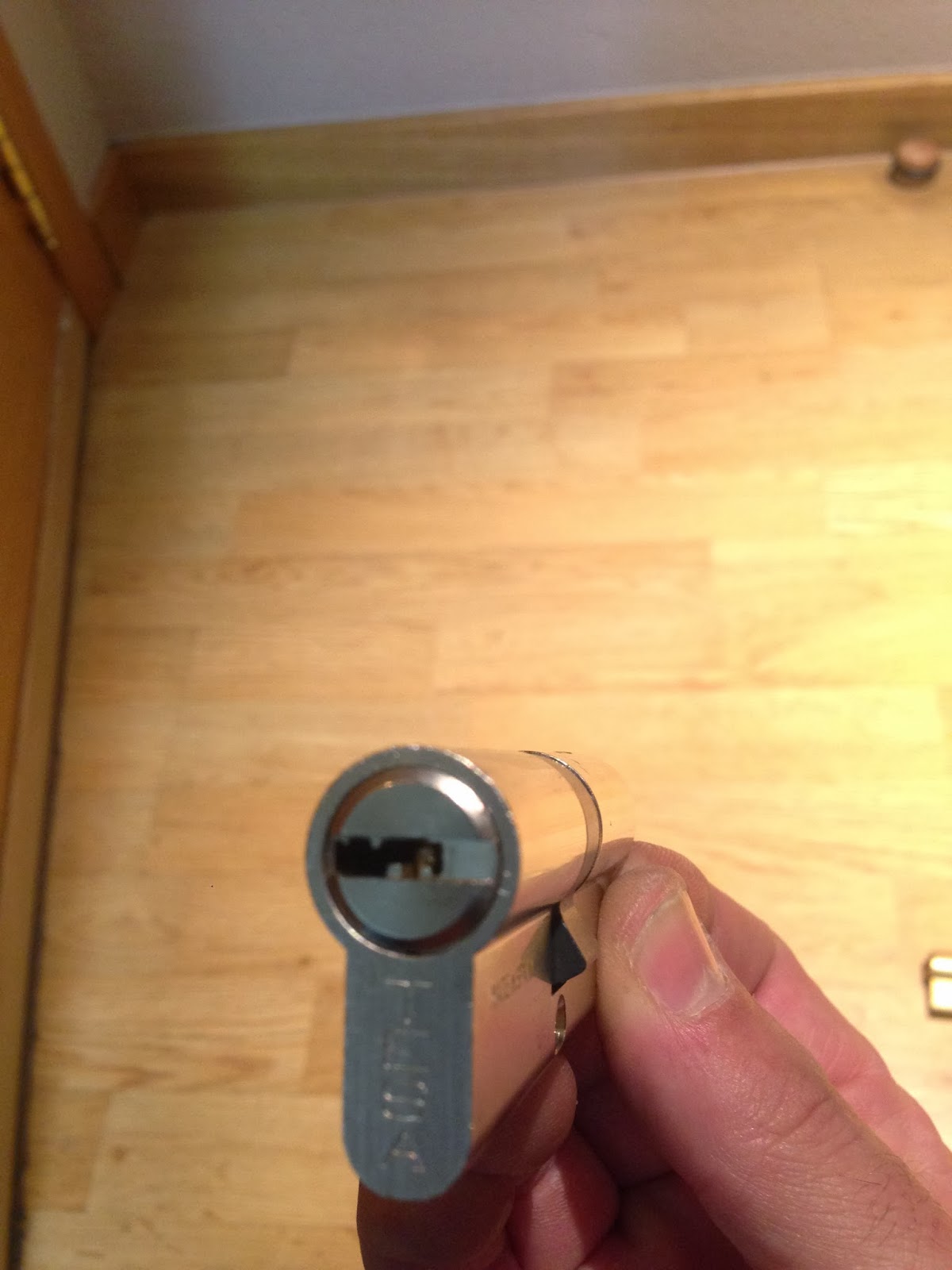 Ferreteria Alonso: CAMBIAR UN BOMBILLO