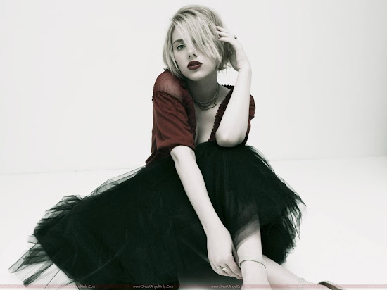 Scarlett Johansson_Click on the Image for Larger View Scarlett_Johansson_posing_1600x1200
