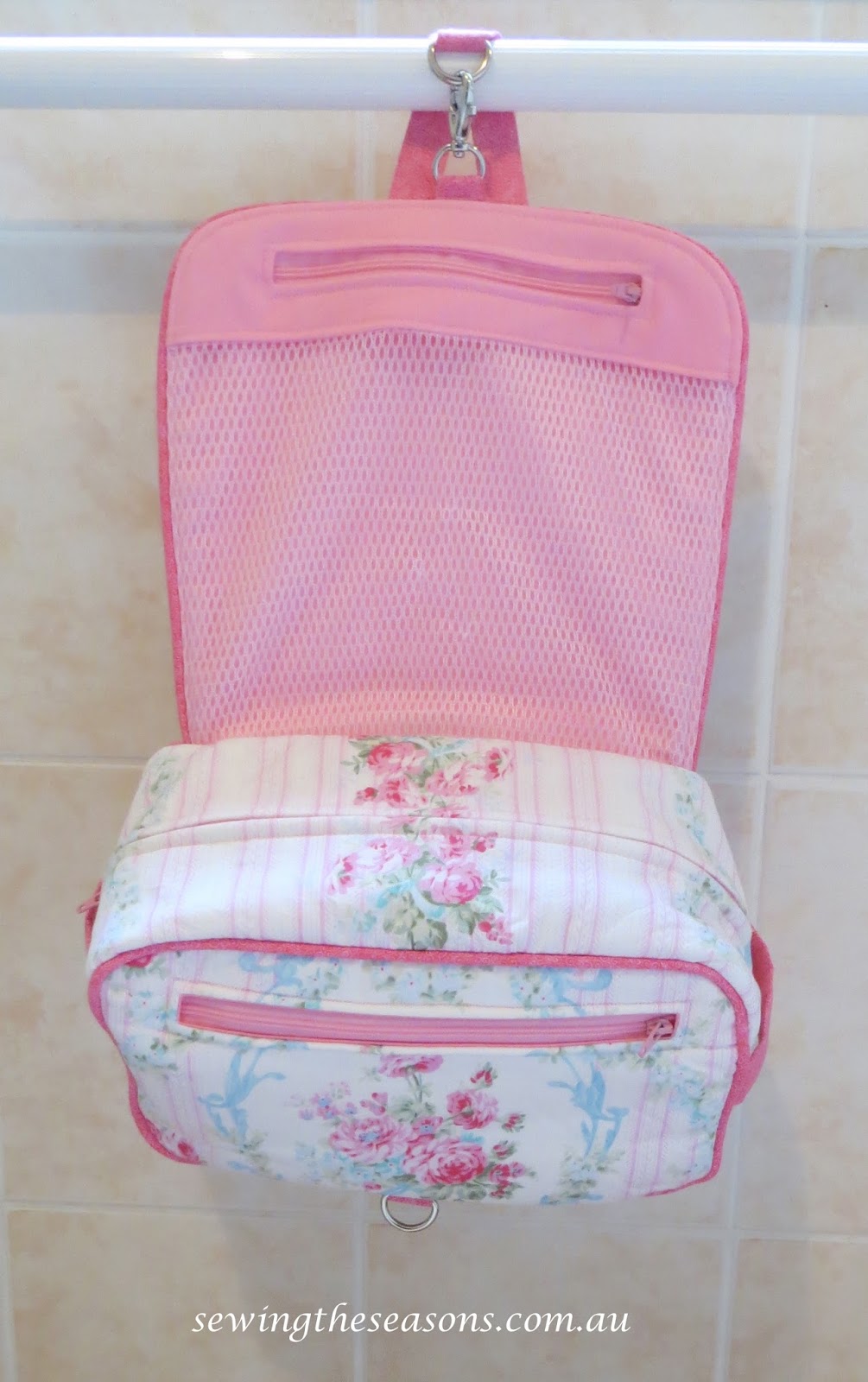 free sewing pattern for hanging toiletry bag