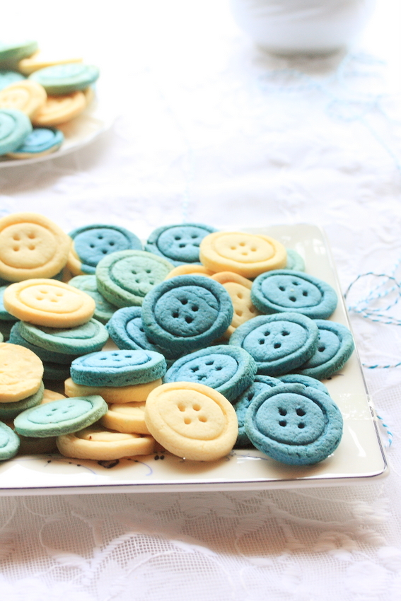 A Pinch of Love Baby shower Carrot cake and button cookies