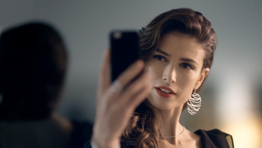 Immagini, foto modella pubblicità Stroili Oro 2015
