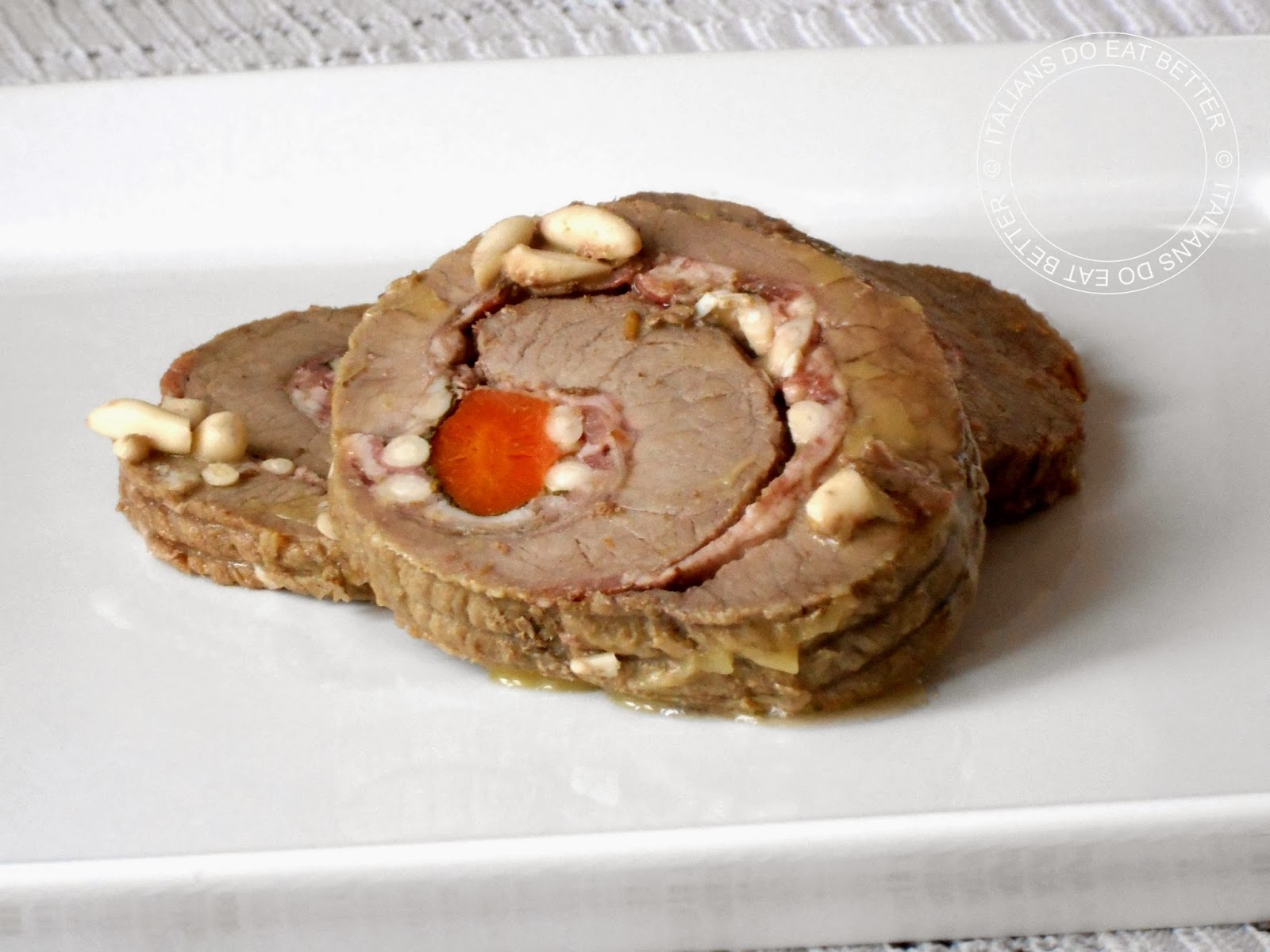 ROTOLO DI VITELLO CON PANCETTA E PINOLI ITALIANS DO EAT BETTER