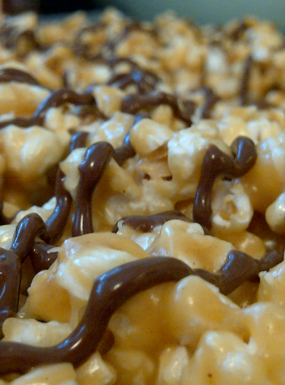 USASillyYaks: Peanut Butter Popcorn with Chocolate Drizzle