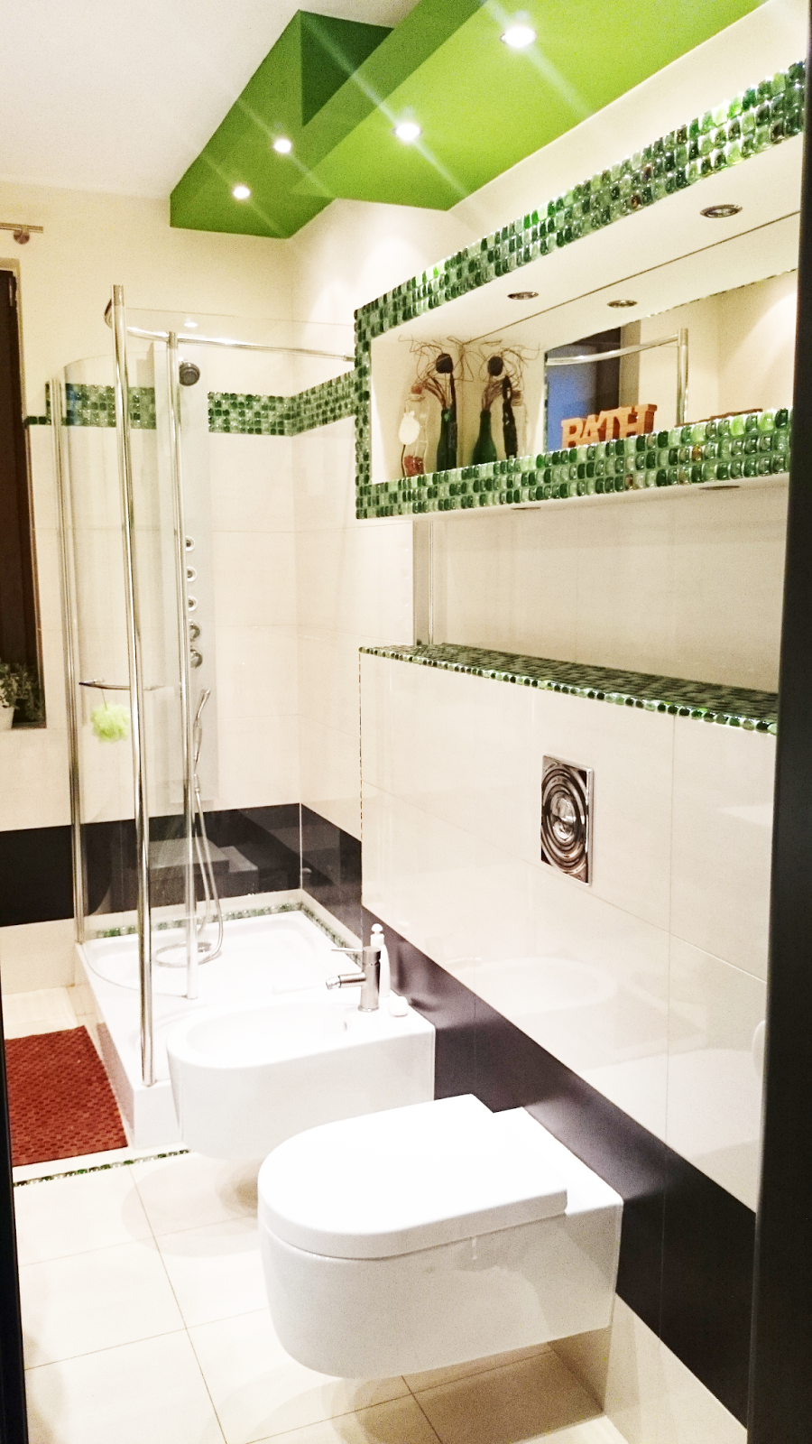 inspiracje wnętrza łazienki,mieszkaj pięknie,loving it,DIY,mozaika szklana i fuga z broketem,indywidualna łazienka,nowoczesna łazienka,zielona łazienka inspiracje,jaki kolor wybrać do łazienki,badroom green inspirations,blog inspirations,blog DIY