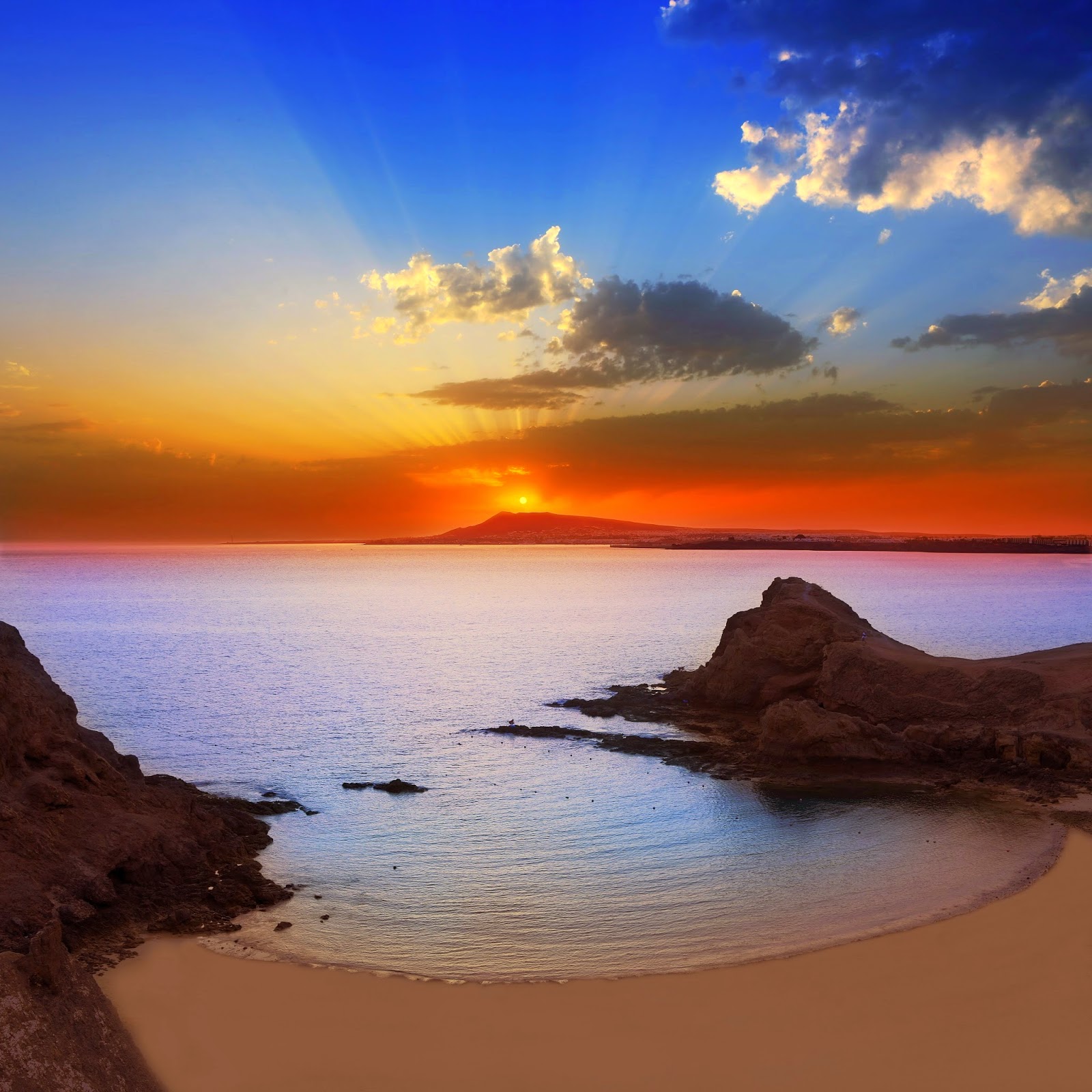 Mindblowing Planet Earth: Lanzarote Playa Papagayo Beach - Sunset in