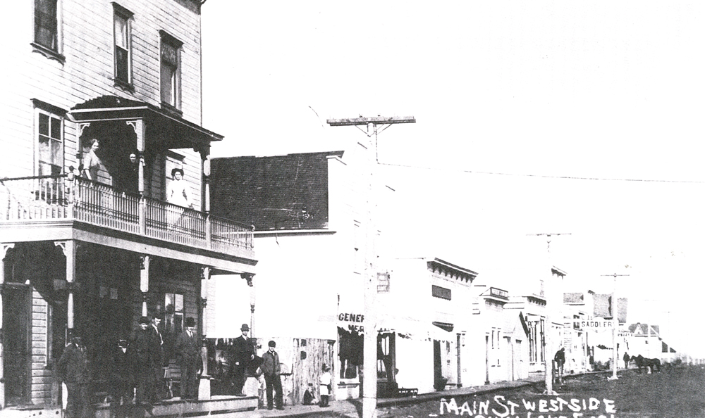 Railway & Main SmallTown Saskatchewan Hotels Quill Lake One Family