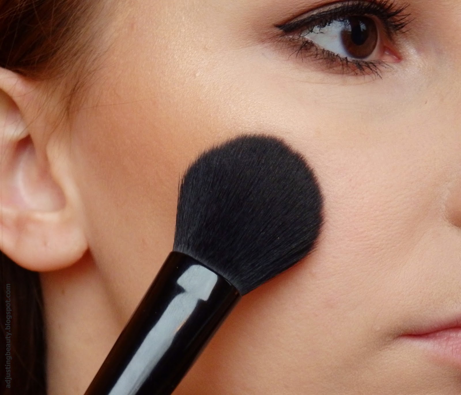 Review E.l.f. Blush Brush Adjusting Beauty