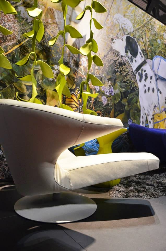 Selbermachen: Statt Sessel und Sofa weckt Leolux mit Filz-Blätter-Dekoration das Design- und Wohnen-Interesse auf der Mailänder Möbelmesse