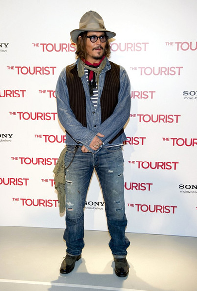 海外セレブ アーティストのファッション Celeb Choice ストライプ ボーダーの組み合わせを小物使いで上手くまとめる Johnny Depp ジョニー デップ