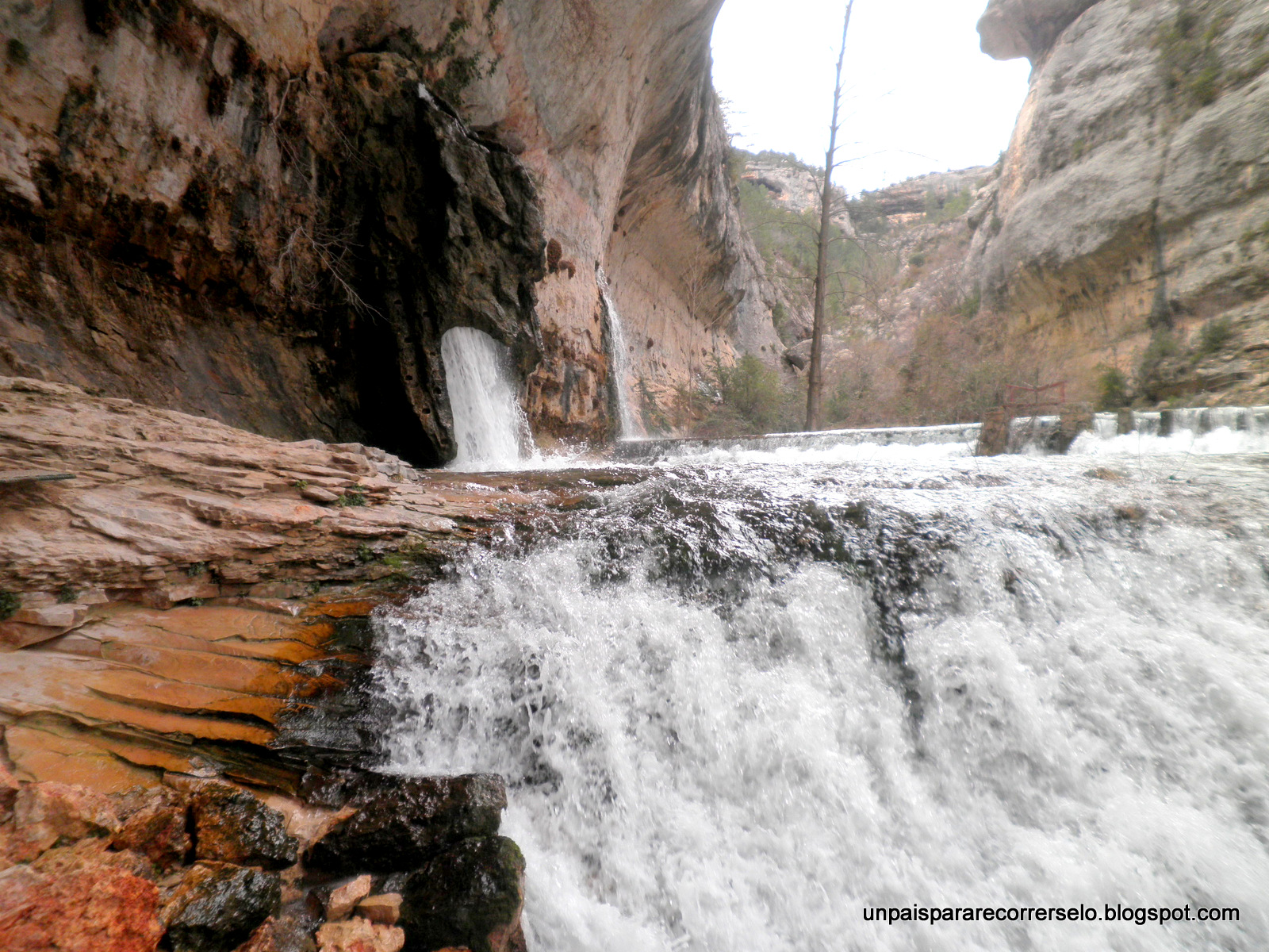 Un país para recorrérselo Nacimiento del río Pitarque, Teruel