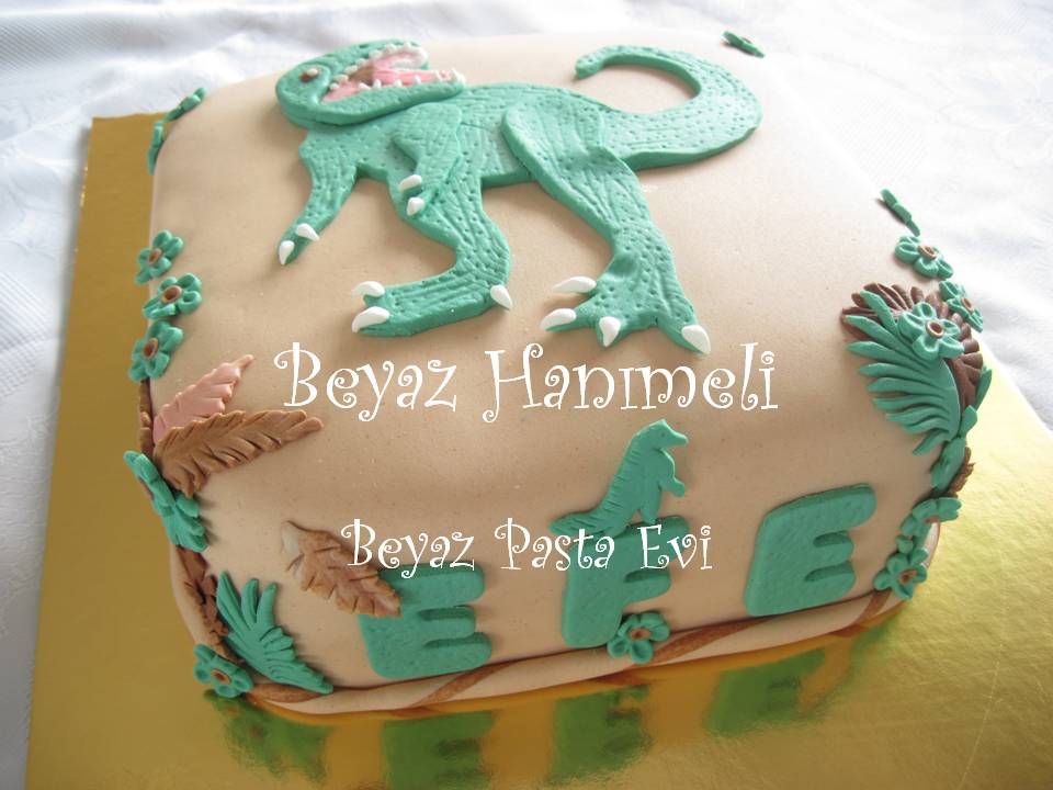 BEYAZ HANIMELİ Dinazorlu pasta