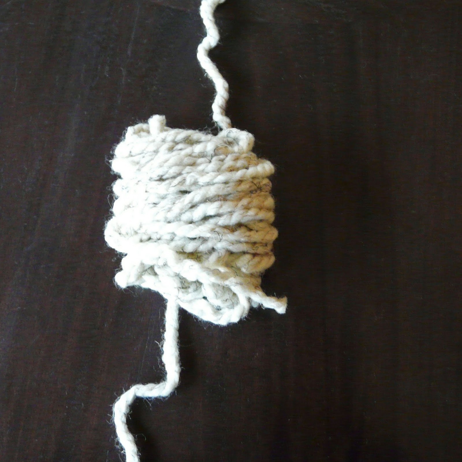 [Make] Fluffy Yarn Wreath