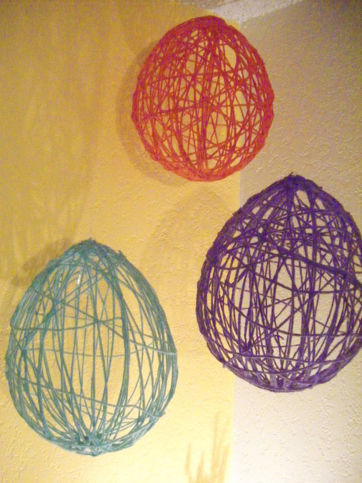 Eat. Live. Play. DIY Yarn Globes