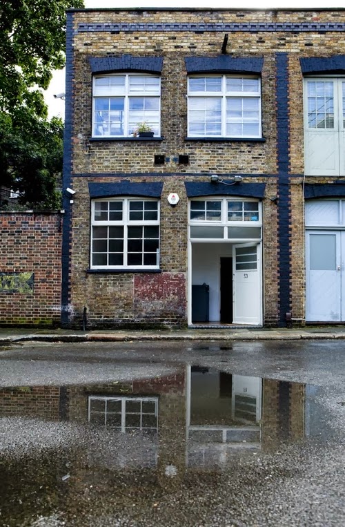 17-1st-Floor-Studio-Mews-Apartment-Camden-London-UK-Skylight-Roof-Terrace-Garden