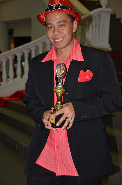 pakaian dinner lelaki