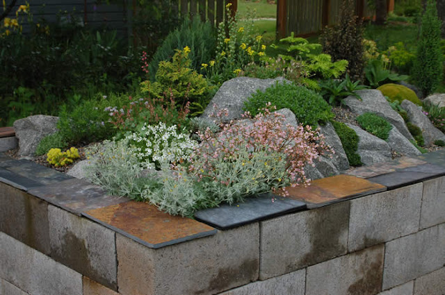 Dreaming of Concrete Blocks: Raised Beds, Planters, Tables ...