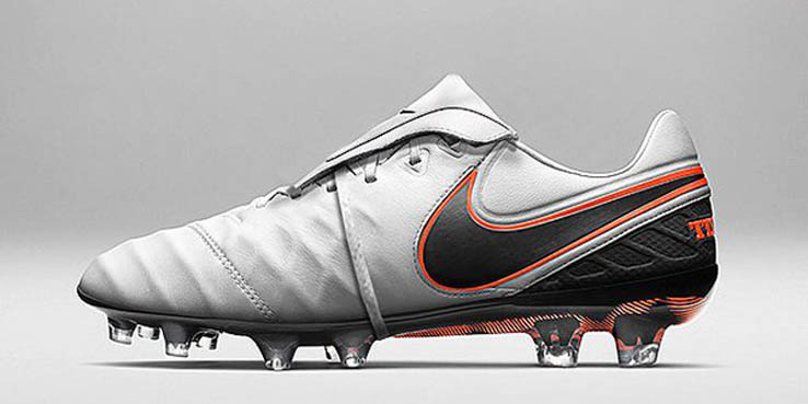 Francesco Totti Receives Unreleased One-of-a-Kind Nike Tiempo Boots - Footy  Headlines
