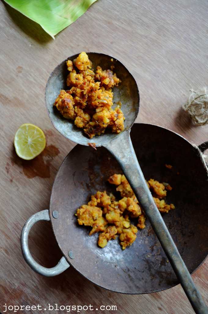 Bharwa Karela / Potato Stuffed Bitter Gourd Jopreetskitchen