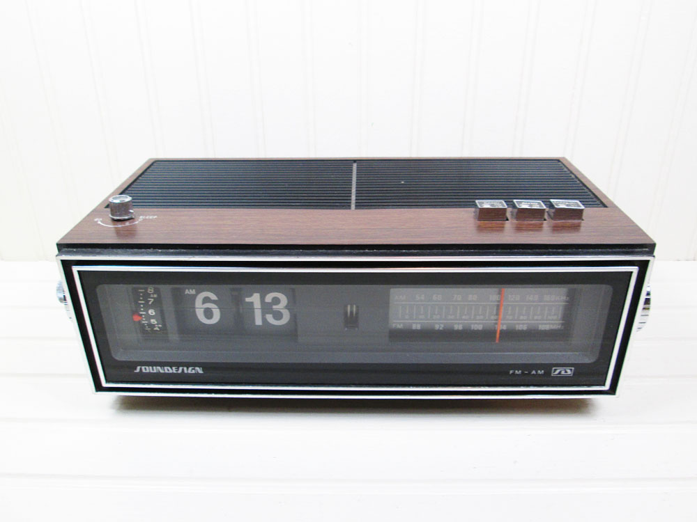 Vintage Soundesign Flip Clock Radio Wood Grain