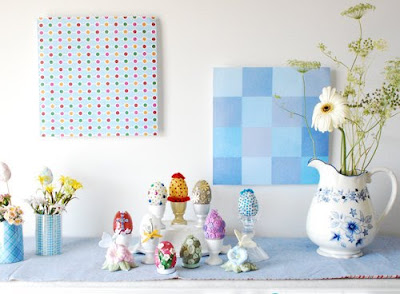 Achei essa decoração simples e romântica: ovos coloridos e flores ...