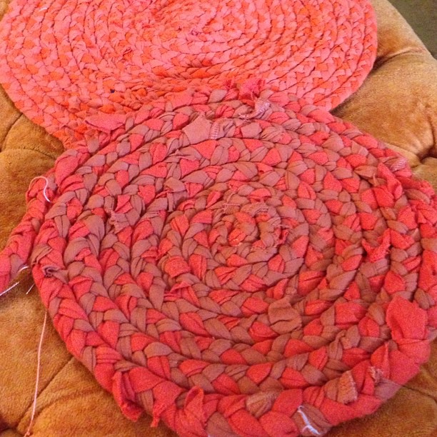 Mistledoe How to Make a Braided Rag Rug