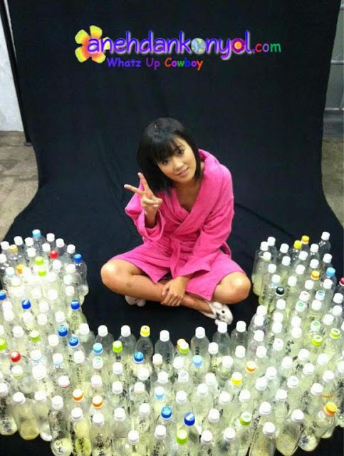 Artis Jepang Koleksi 100 Botol Sperma Artis Jepang Koleksi 100 Botol Sperma