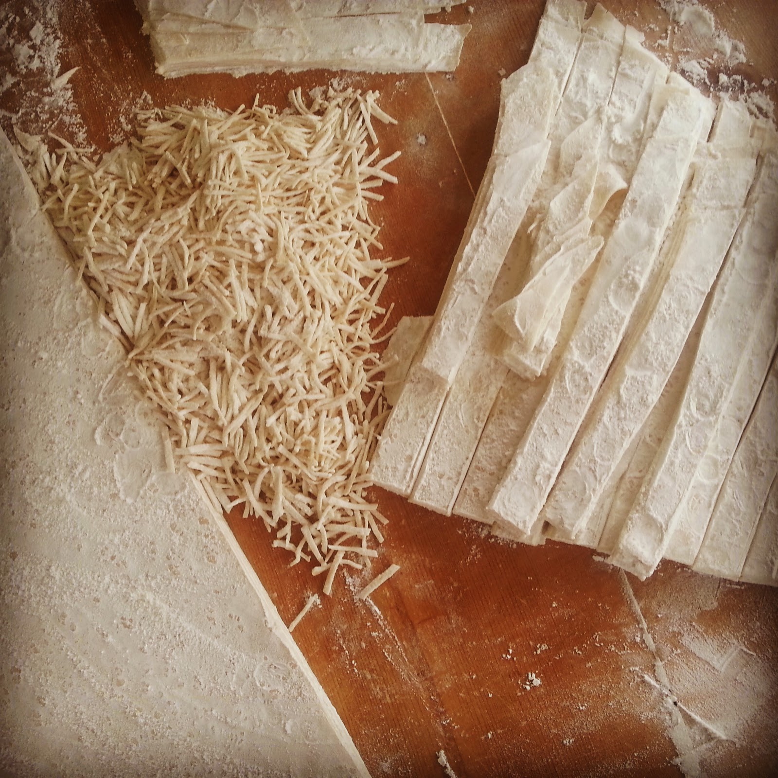 Menekşe Büyükbaş Ev Yapımı Erişte