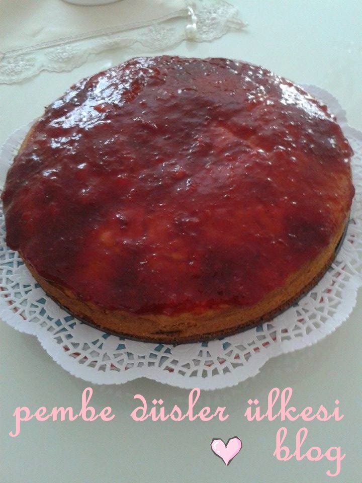 PEMBE DÜŞLER ÜLKESİ ÇİLEKLİ KEK VE SOS TARİFİ