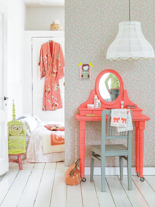 Dressing Table on Wheels DIY From 101 Woonideeen Magazine Bright+Coral+and+Mint+Bedroom+Dressing+Table+on+Wheels+DIY+From+101+Woonideeen+Magazine Dressing Table on Wheels DIY From 101 Woonideeen Magazine
