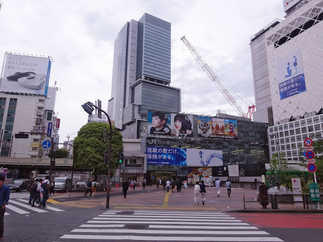 渋谷駅前スクランブル交差点,渋谷ヒカリエ〈著作権フリー画像〉 